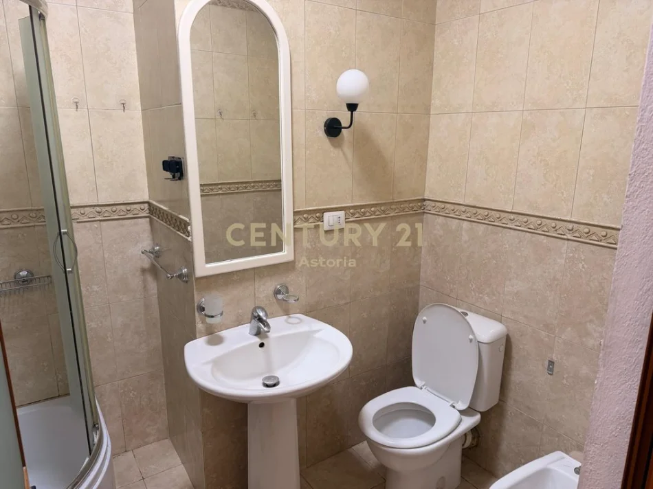 Tirane, jepet me qera apartament 2+1+Ballkon Kati 6, 90 m² 700 € (Zogu i Zi)