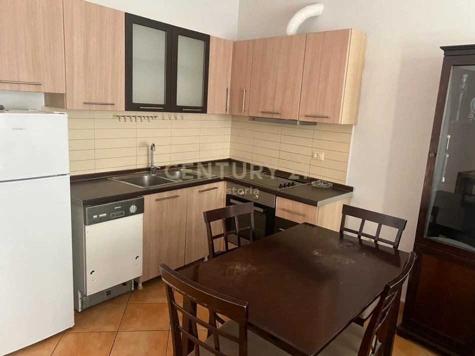 Tirane, jepet me qera apartament 1+1+Ballkon Kati 6, 60 m² 400 € (Astir)
