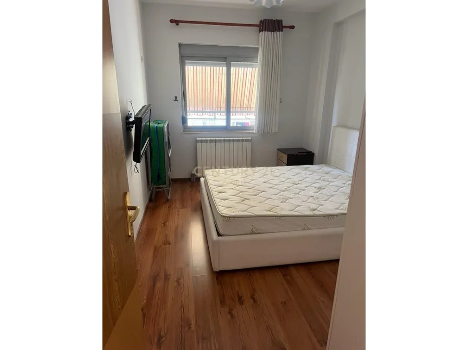 Tirane, jepet me qera apartament 1+1+Ballkon Kati 6, 60 m² 400 € (Astir)