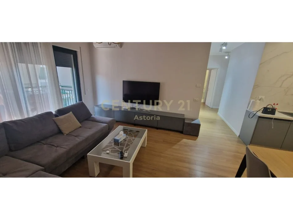 Tirane, jepet me qera apartament 2+1+Ballkon Kati 6, 105 m² 700 € (Unaza e Re)