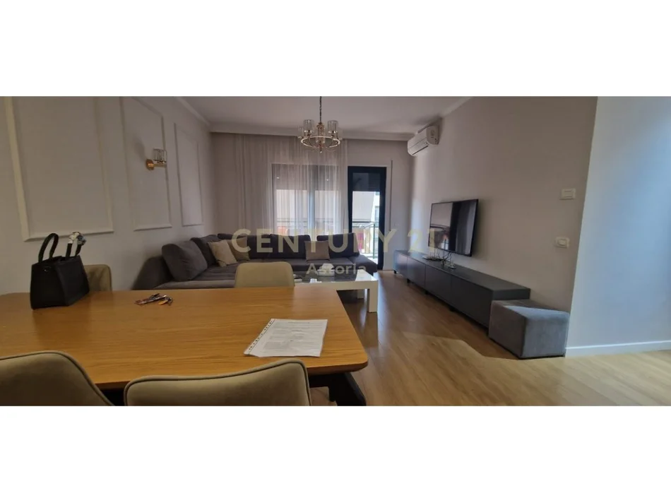 Tirane, jepet me qera apartament 2+1+Ballkon Kati 6, 105 m² 700 € (Unaza e Re)