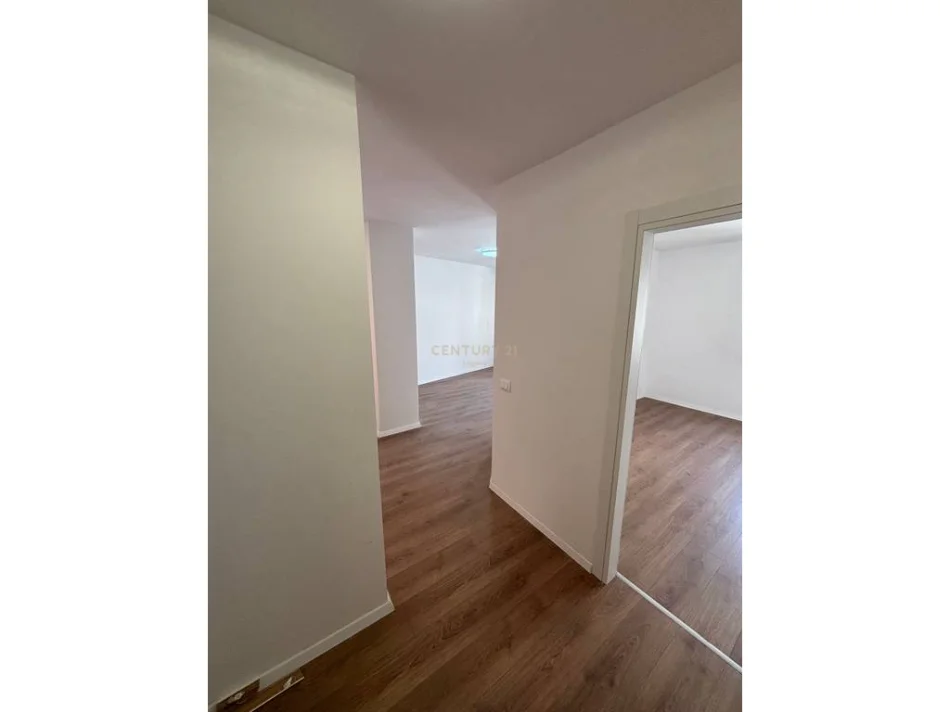 Tirane, shitet apartament 1+1 Kati 5, 58 m² 120.000 € (restorant fresku)