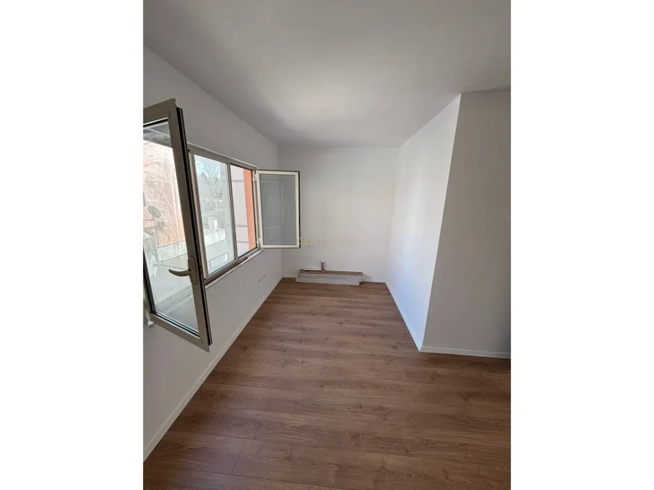 Tirane, shitet apartament 1+1 Kati 5, 58 m² 120.000 € (restorant fresku)
