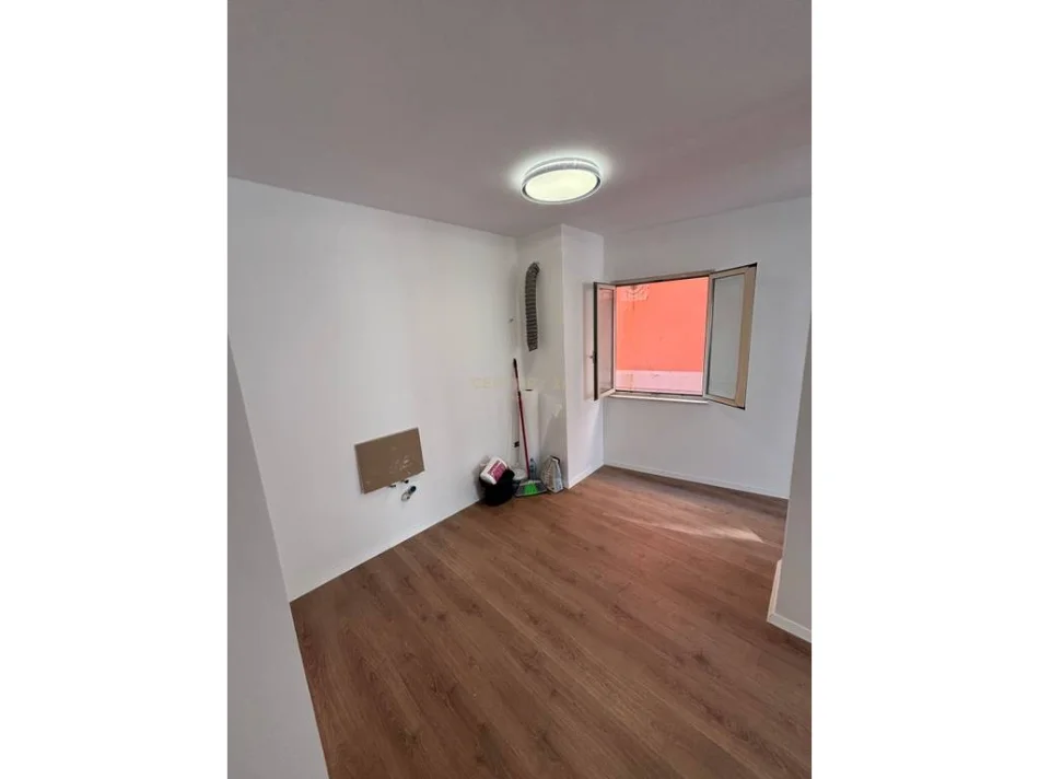 Tirane, shitet apartament 1+1 Kati 5, 58 m² 120.000 € (restorant fresku)