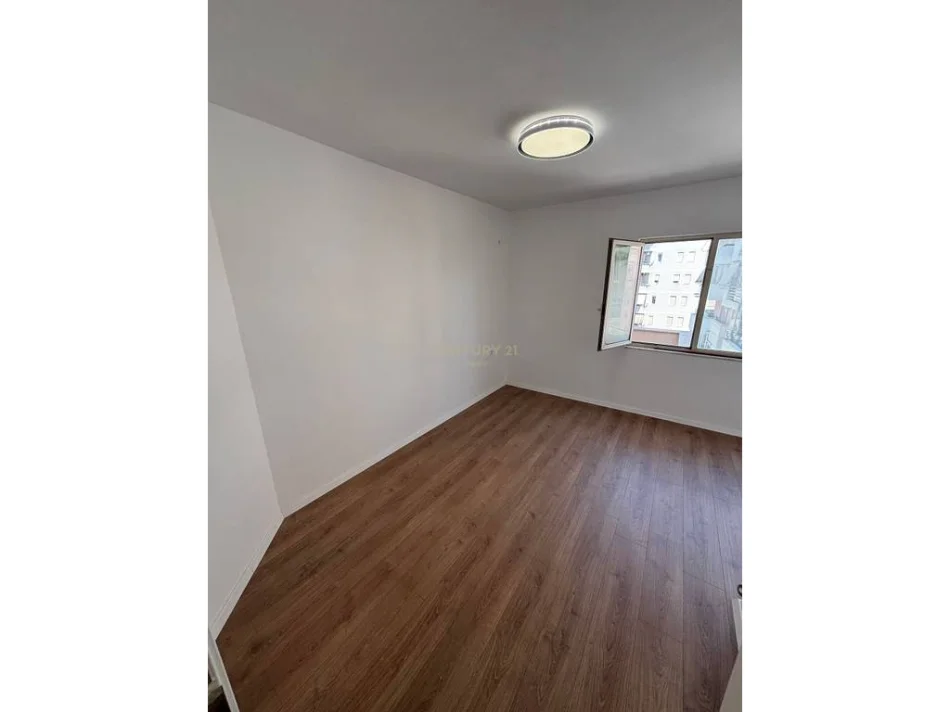 Tirane, shitet apartament 1+1 Kati 5, 58 m² 120.000 € (restorant fresku)