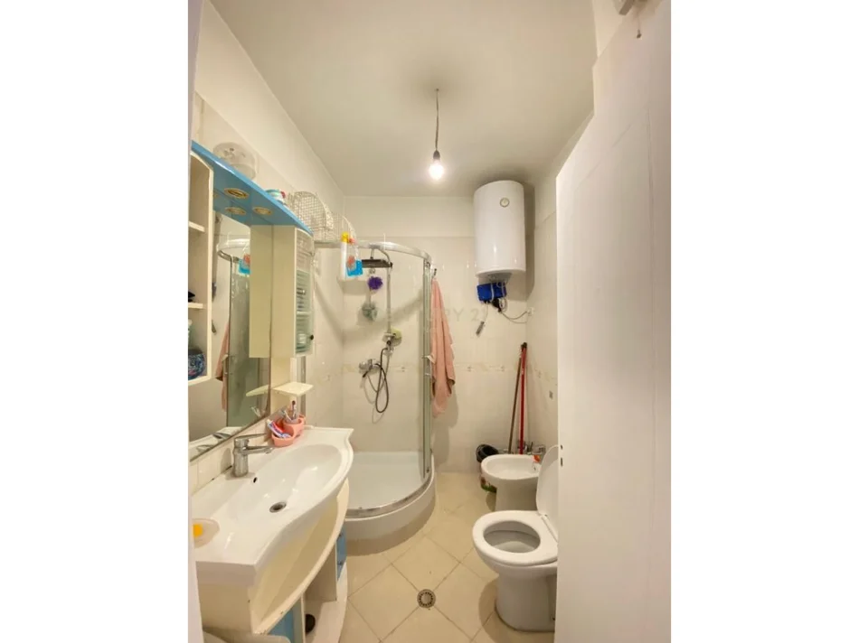 Tirane, jepet me qera apartament 2+1 Kati 8, 95 m² 500 € 