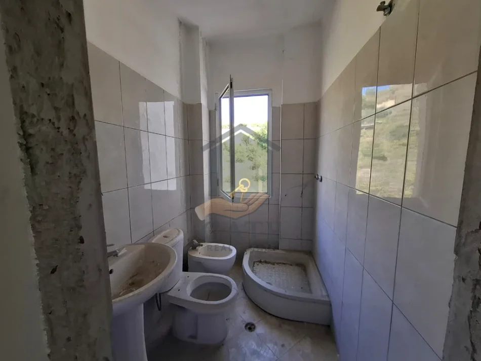 Durres, shitet apartament 1+1+Ballkon Kati 3, 61 m² 58.000 € (Shkembi i Kavajes)