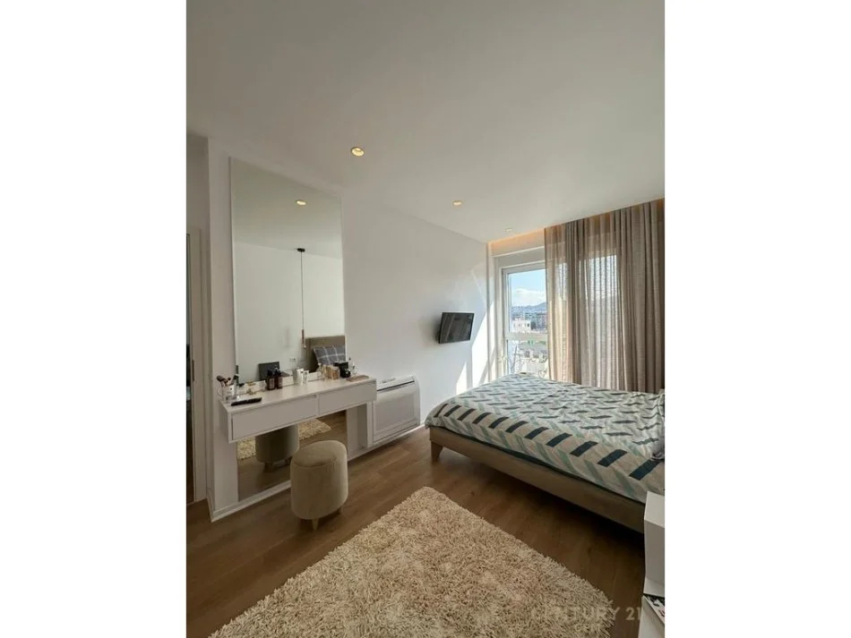 Tirane, jepet me qera apartament 2+1 Kati 10, 110 m² 850 € (21 Dhjetori)