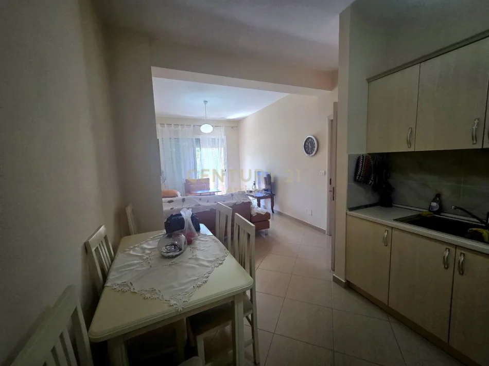 Tirane, jepet me qera apartament 1+1 Kati 1, 67 m² 400 € (Shkoze)