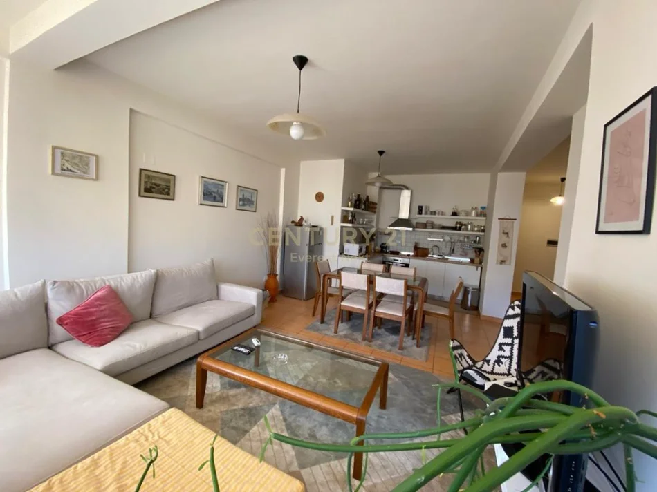 Tirane, jepet me qera apartament 2+1 Kati 8, 96 m² 860 € 