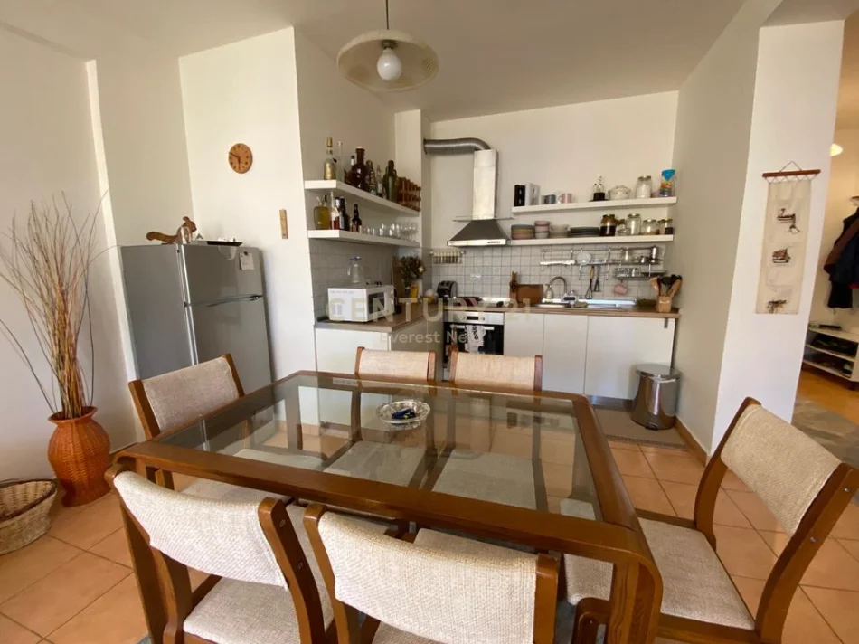 Tirane, jepet me qera apartament 2+1 Kati 6, 95 m² 860 € 