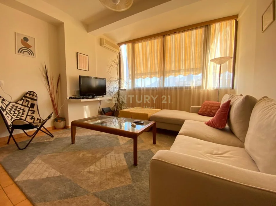 Tirane, jepet me qera apartament 2+1 Kati 8, 96 m² 860 € 
