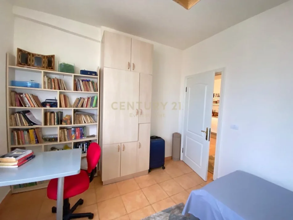 Tirane, jepet me qera apartament 2+1 Kati 8, 96 m² 860 € 