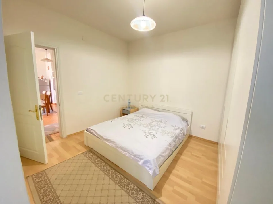 Tirane, jepet me qera apartament 2+1 Kati 8, 96 m² 860 € 