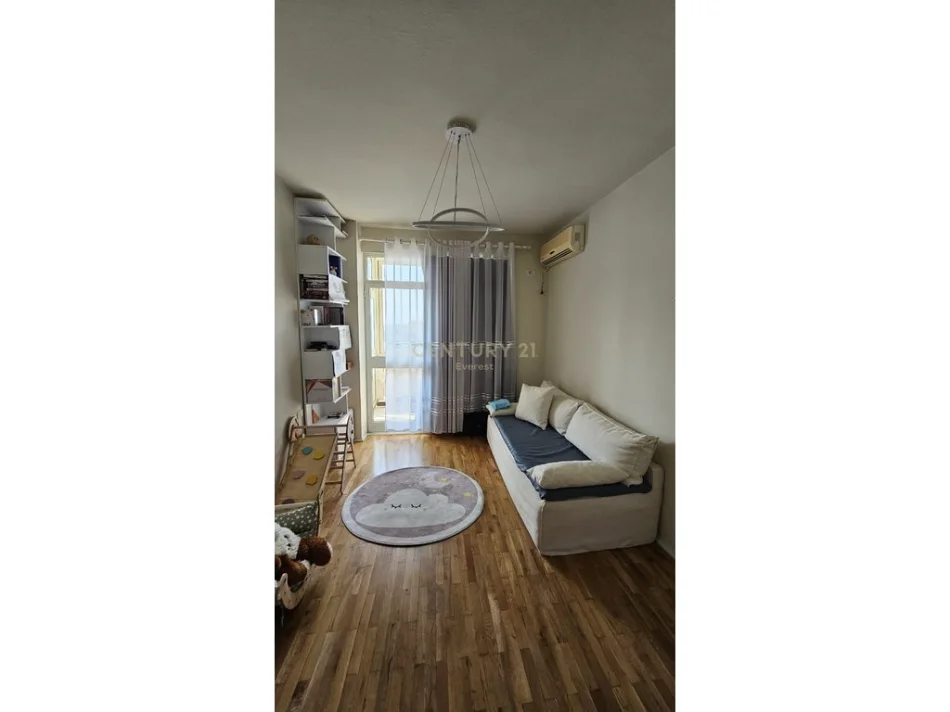 Tirane, jepet me qera apartament 2+1 Kati 11, 120 m² 1.000 € 