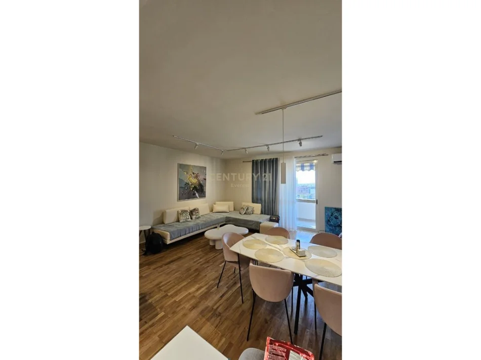 Tirane, jepet me qera apartament 2+1 Kati 11, 120 m² 1.000 € 
