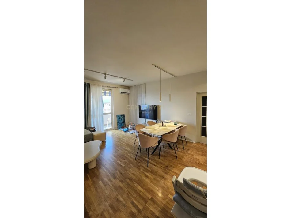 Tirane, jepet me qera apartament 2+1 Kati 11, 120 m² 1.000 € 