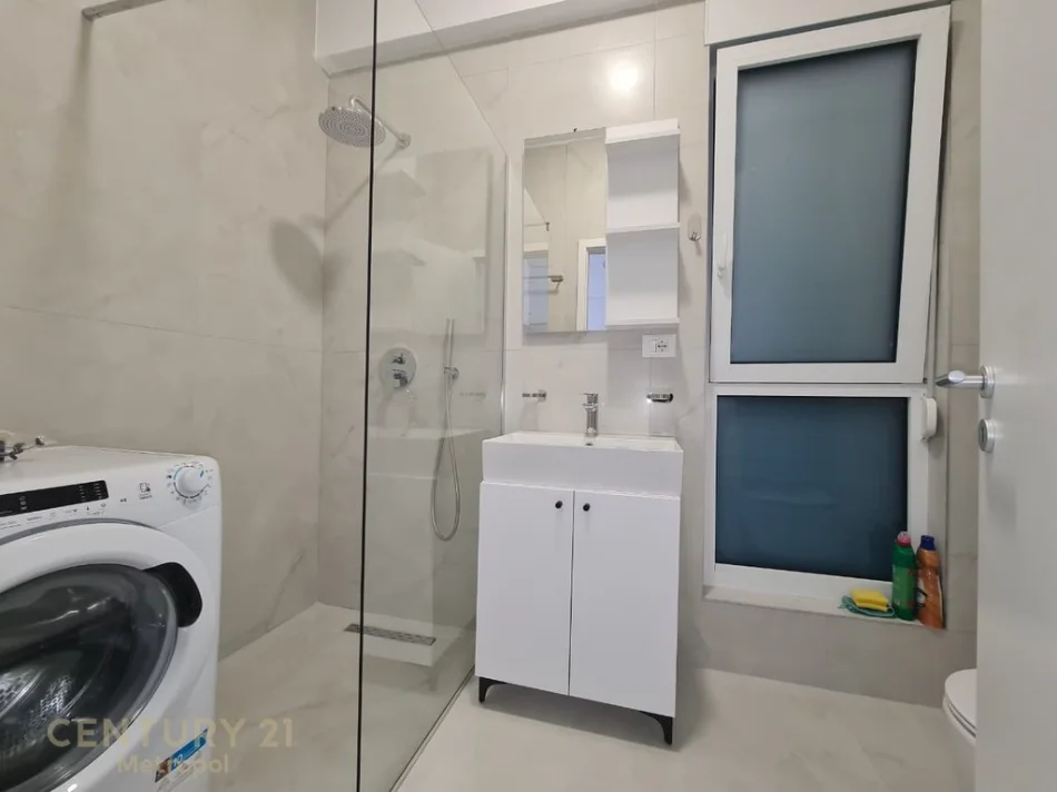 Tirane, jepet me qera apartament 1+1 Kati 3, 50 m² 400 €