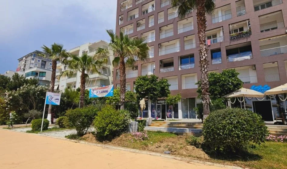 Durres, shes dyqan Kati 1, 186 m² 322.000 € (Durres, Hotel Majestic)