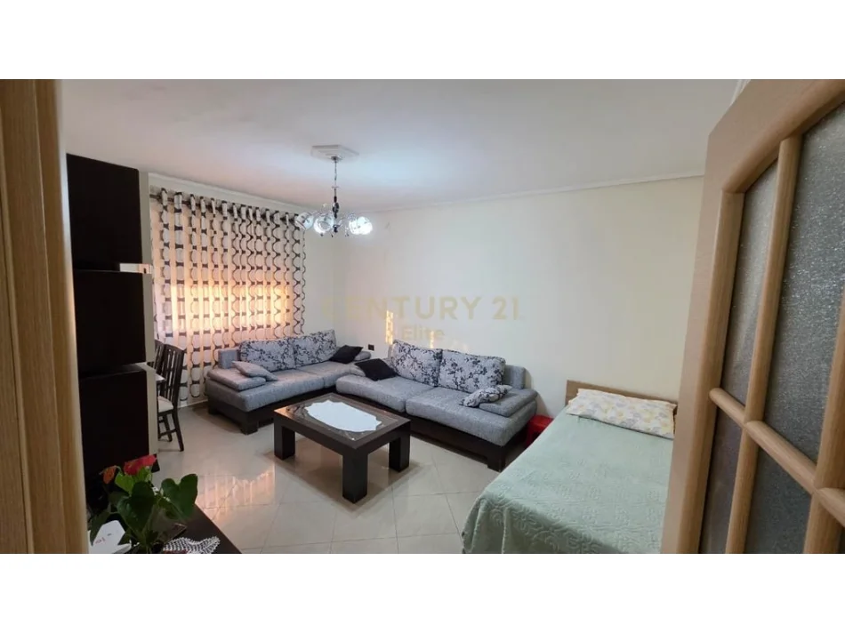 Tirane, jepet me qera apartament 1+1 Kati 3, 56 m² 430 € 