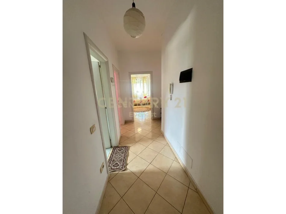 Tirane, jepet me qera apartament 2+1 Kati 2, 98 m² 490 € 