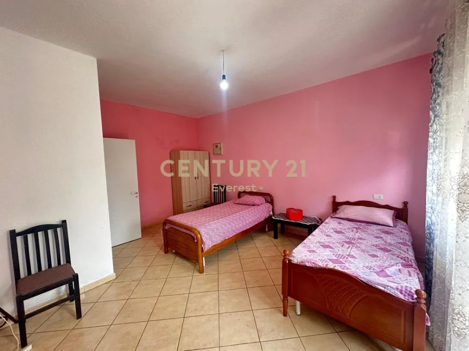 Tirane, jepet me qera apartament 2+1 Kati 2, 98 m² 490 € 