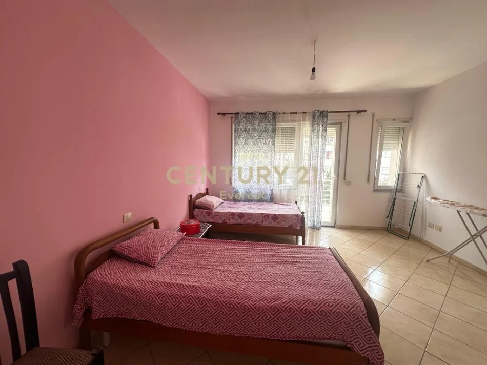 Tirane, jepet me qera apartament 2+1 Kati 2, 98 m² 490 € 