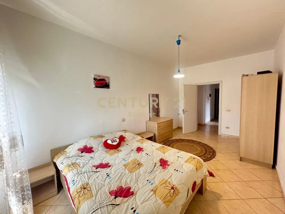 Tirane, jepet me qera apartament 2+1 Kati 2, 98 m² 490 € 