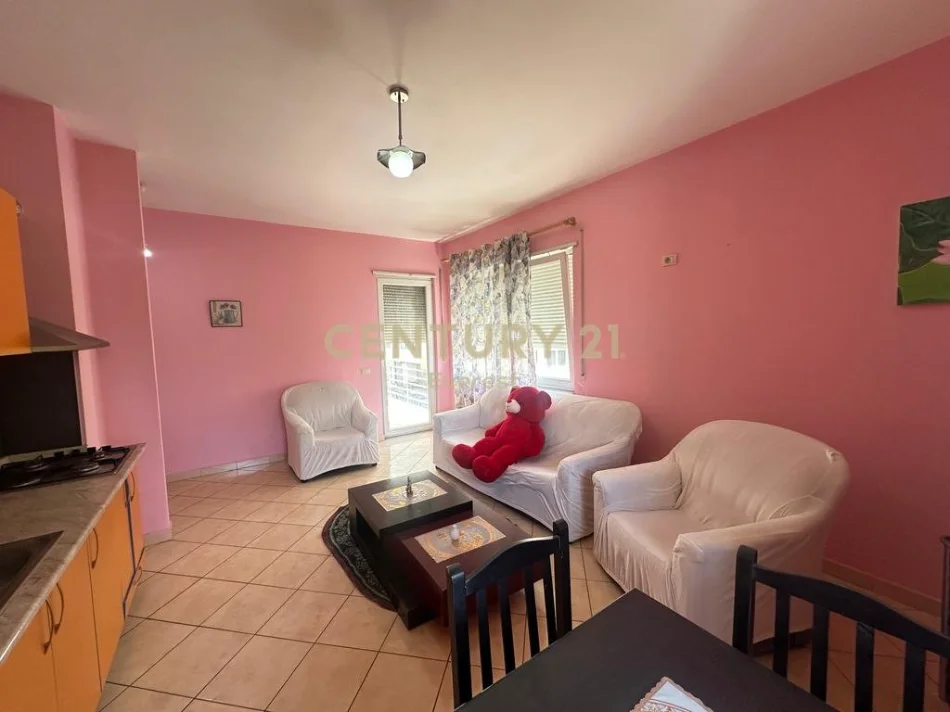 Tirane, jepet me qera apartament 2+1 Kati 2, 98 m² 490 € 