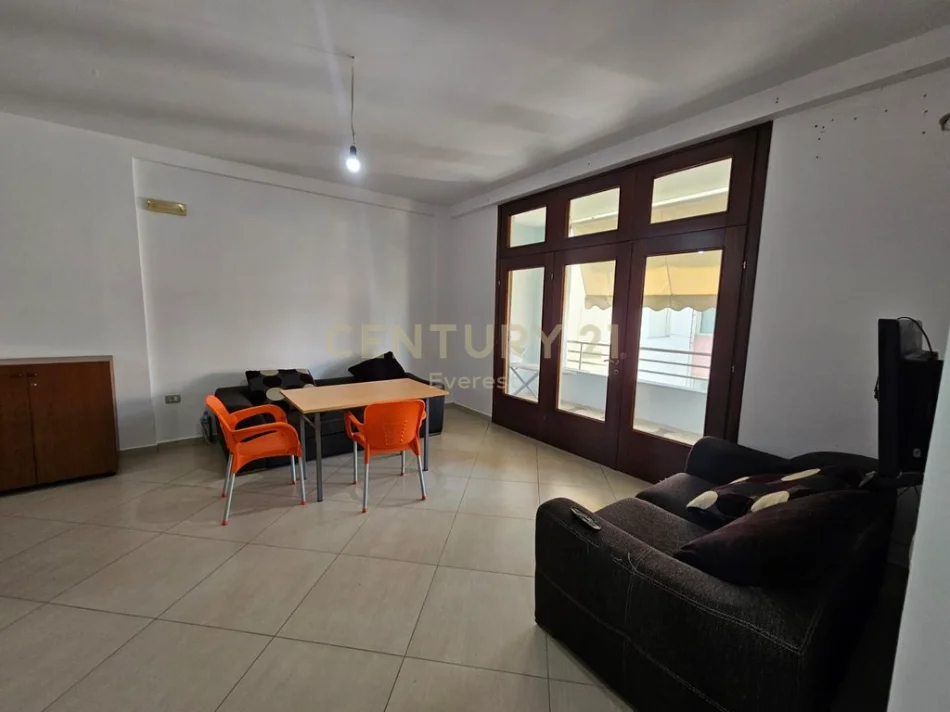 Tirane, jepet me qera apartament 2+1 Kati 4, 97 m² 550 € 