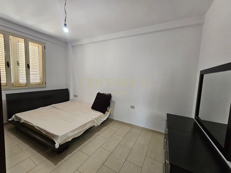 Tirane, jepet me qera apartament 2+1 Kati 4, 97 m² 550 € 