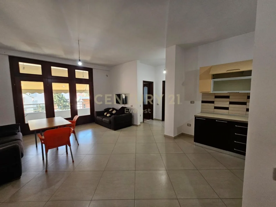 Tirane, jepet me qera apartament 2+1 Kati 4, 97 m² 550 € 