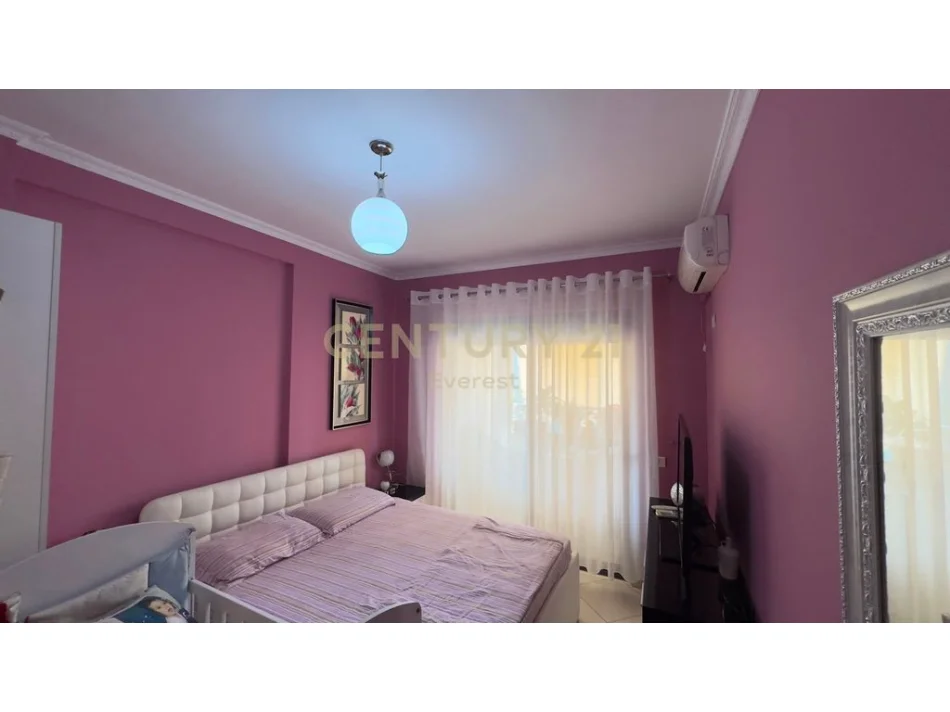 Tirane, jepet me qera apartament 2+1 Kati 8, 98 m² 700 € 