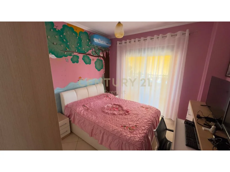 Tirane, jepet me qera apartament 2+1 Kati 8, 98 m² 700 € 