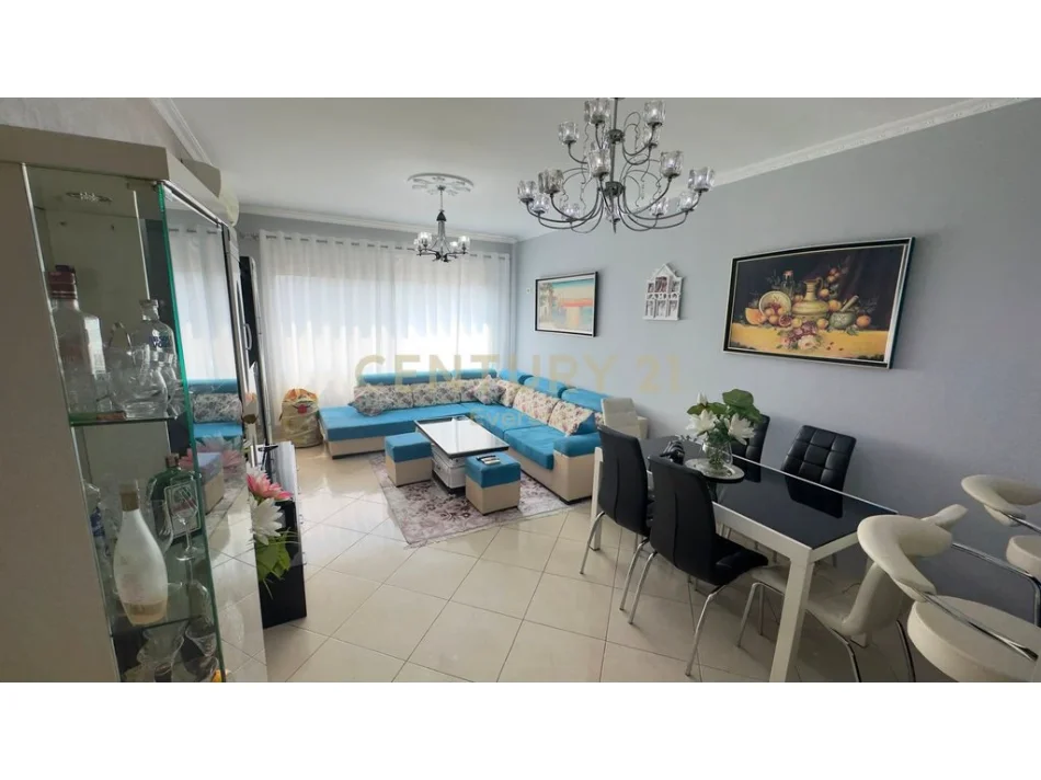 Tirane, jepet me qera apartament 2+1 Kati 8, 98 m² 700 € 