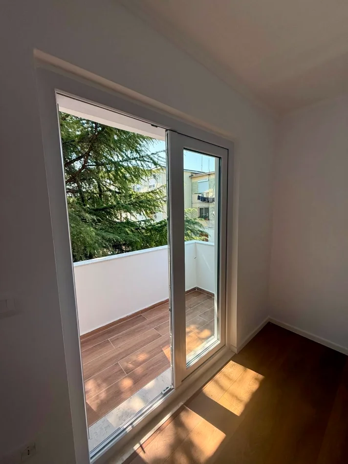 Tirane, shitet apartament 1+1+Aneks+Ballkon Kati 4, 53 m² 118.000 € (Xhamlliku te Shkolla Hasan Prishtina)