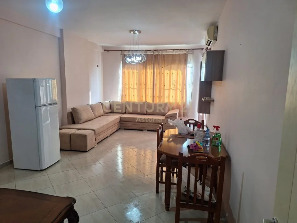 Tirane, jepet me qera apartament 1+1 Kati 8, 68 m² 450 € (Vila L)