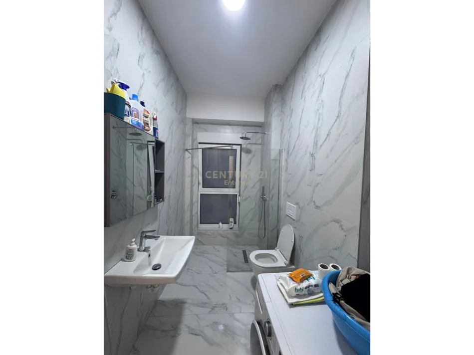 Tirane, jepet me qera apartament 1+1 Kati 7, 52 m² 430 € (Rezidenca kaimi)
