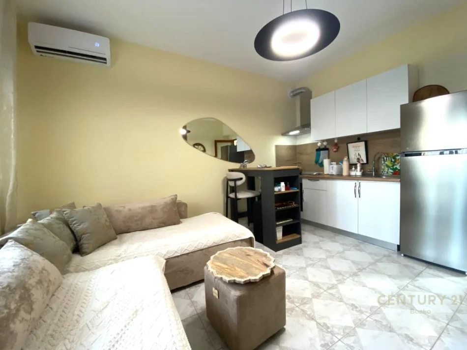 Tirane, jepet me qera apartament 1+1 Kati 1, 55 m² 500 € (Laprake)