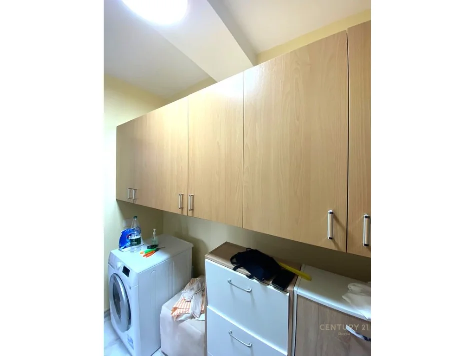 Tirane, jepet me qera apartament 1+1 Kati 1, 55 m² 500 € (Laprake)