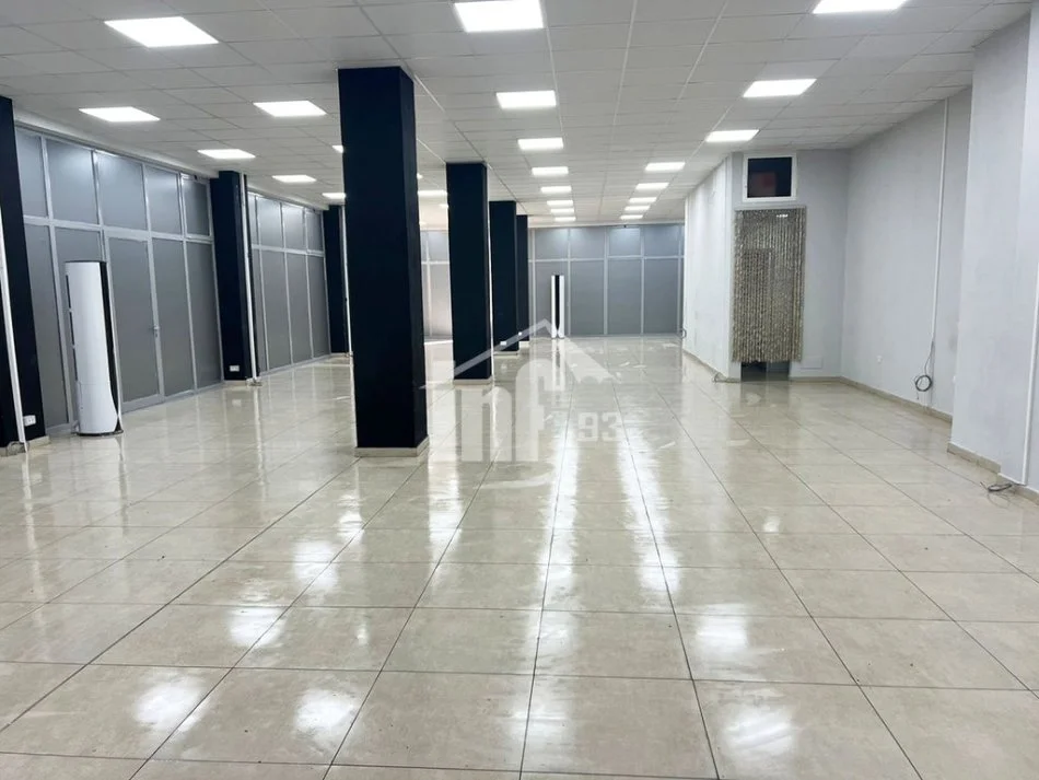 Tirane, jepet me qera dyqan Kati 0, 300 m² 2.400 € (PRANË GJIMNAZIT “PARTIZANI”)