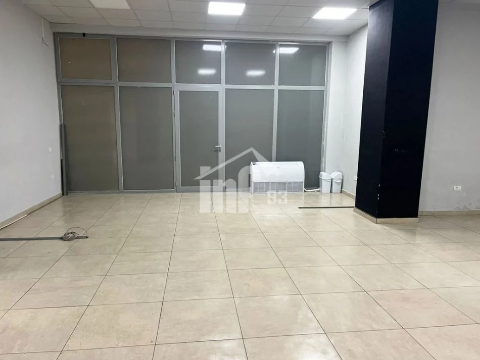 Tirane, jepet me qera dyqan Kati 0, 300 m² 2.400 € (PRANË GJIMNAZIT “PARTIZANI”)