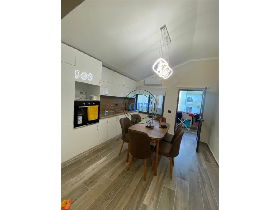 Durres, jepet me qera apartament 3+1 Kati 5, 118 m² 450 € (Plazh Iliria, Durres)