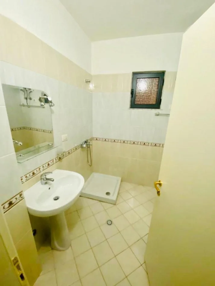Tirane, jepet me qera apartament 2+1+Ballkon Kati 9, 80 m² 500 €