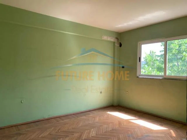Tirane, jap me qera ambjent biznesi Kati 2, 70 m² 700 Euro