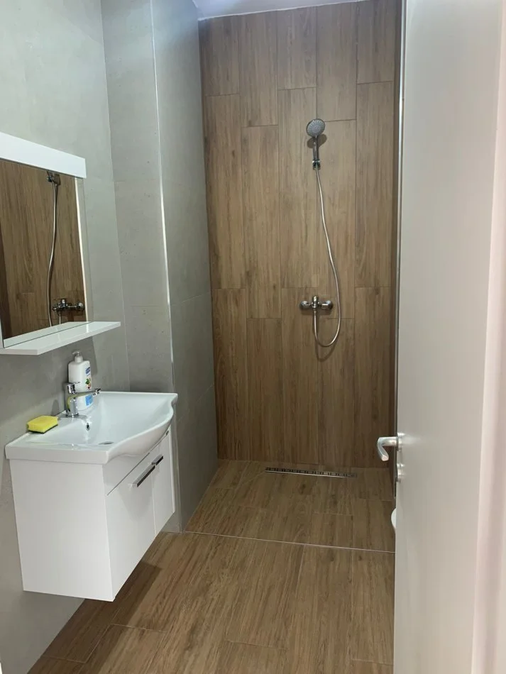Tirane, jepet me qera apartament 2+1 Kati 9, 75 m² 800 € (Apartament me qera per zyra)