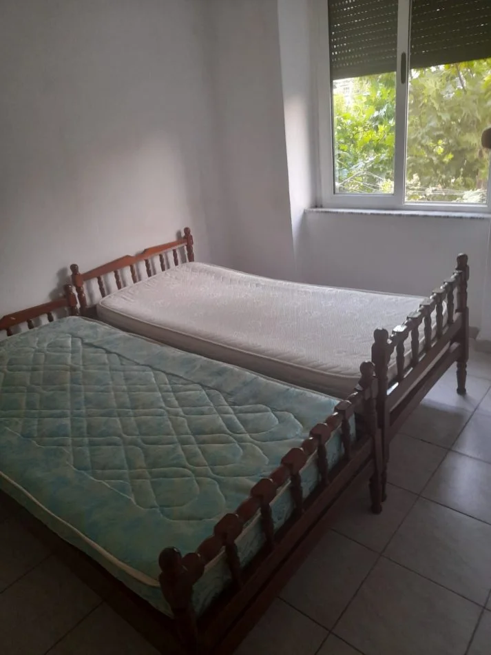 Tirane, shes apartament 1+1 Kati 4, 50 m² 150.000 € (Shallvaret)