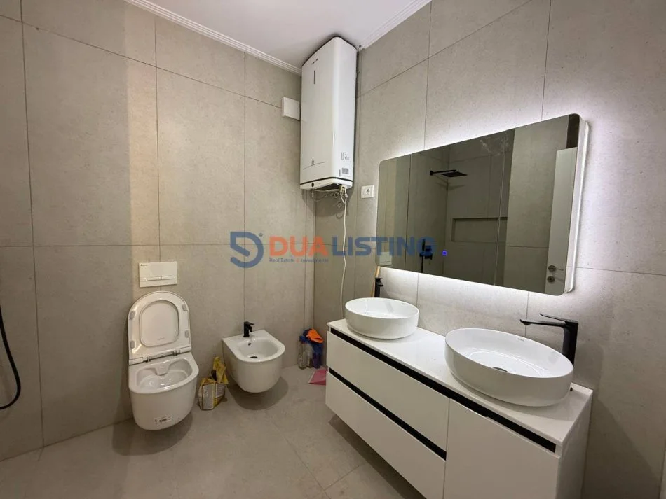 Tirane, jap me qera apartament 2+1 Kati 3, 103 m² 550 € (Kompleksi Bermond)