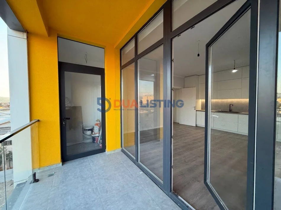 Tirane, jap me qera apartament 2+1 Kati 3, 103 m² 550 € (Kompleksi Bermond)