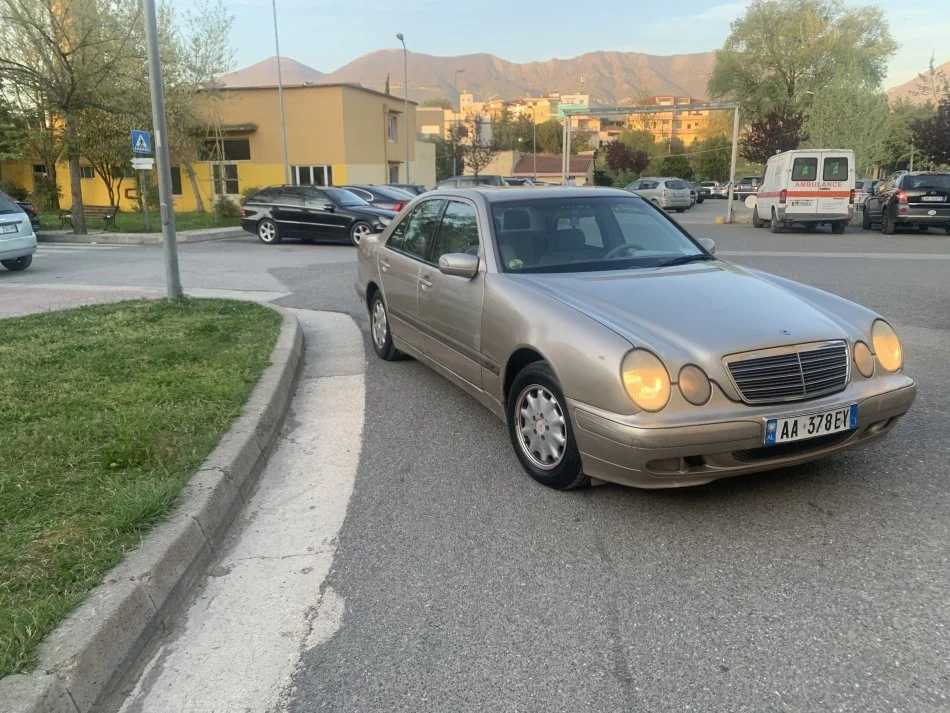 Shitet e class 220 CDI viti 2000. Manual. 1900 €